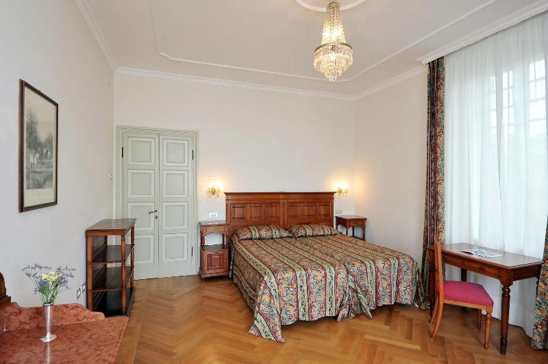 Hotel Monte Baldo E Villa Acquarone Gardone Riviera Bagian luar foto