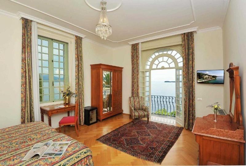 Hotel Monte Baldo E Villa Acquarone Gardone Riviera Bagian luar foto