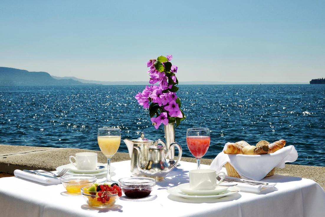 Hotel Monte Baldo E Villa Acquarone Gardone Riviera Bagian luar foto