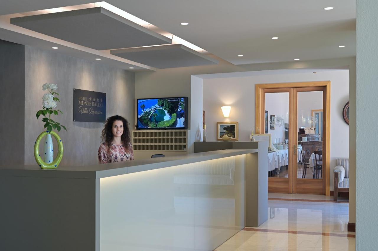 Hotel Monte Baldo E Villa Acquarone Gardone Riviera Bagian luar foto