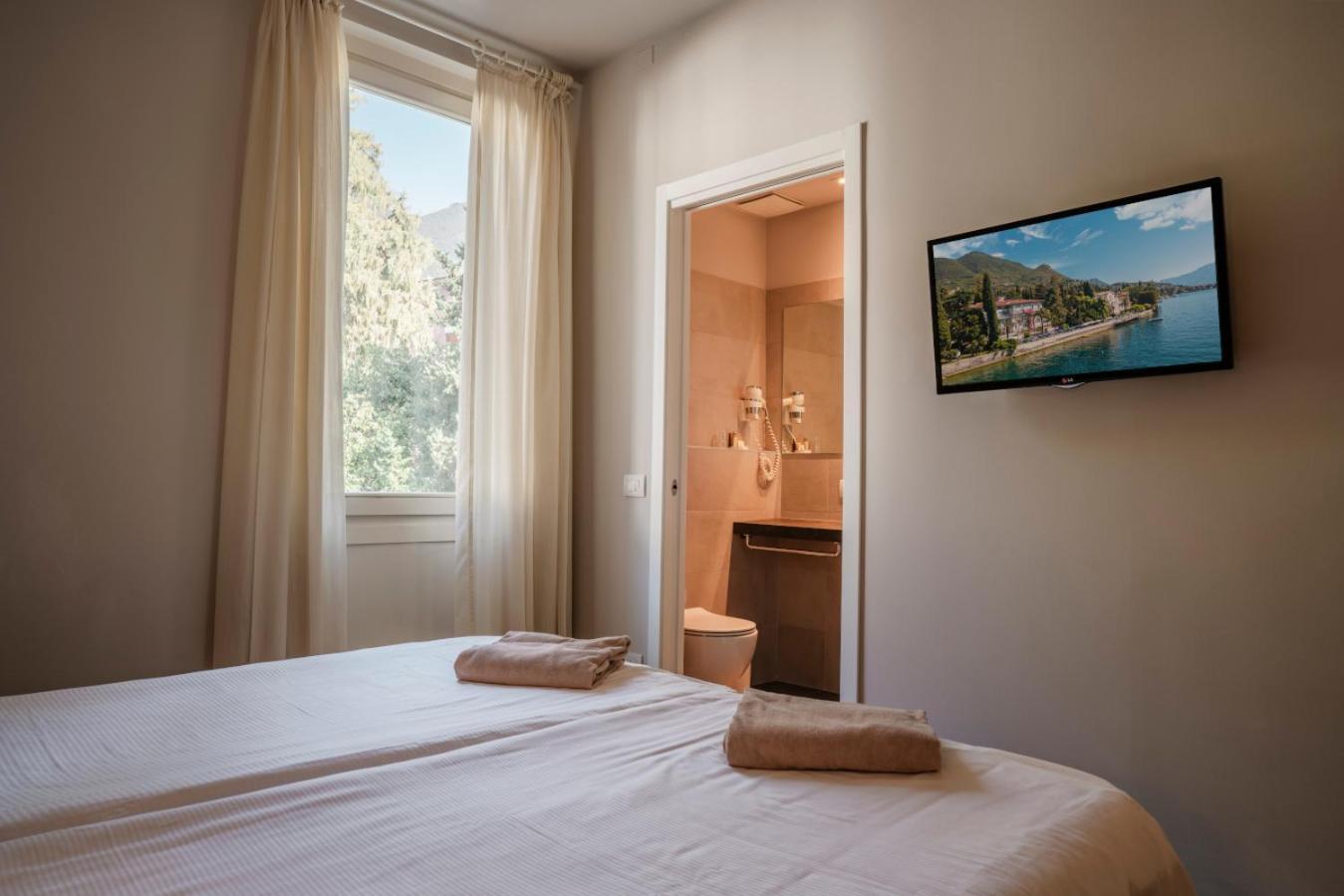 Hotel Monte Baldo E Villa Acquarone Gardone Riviera Bagian luar foto