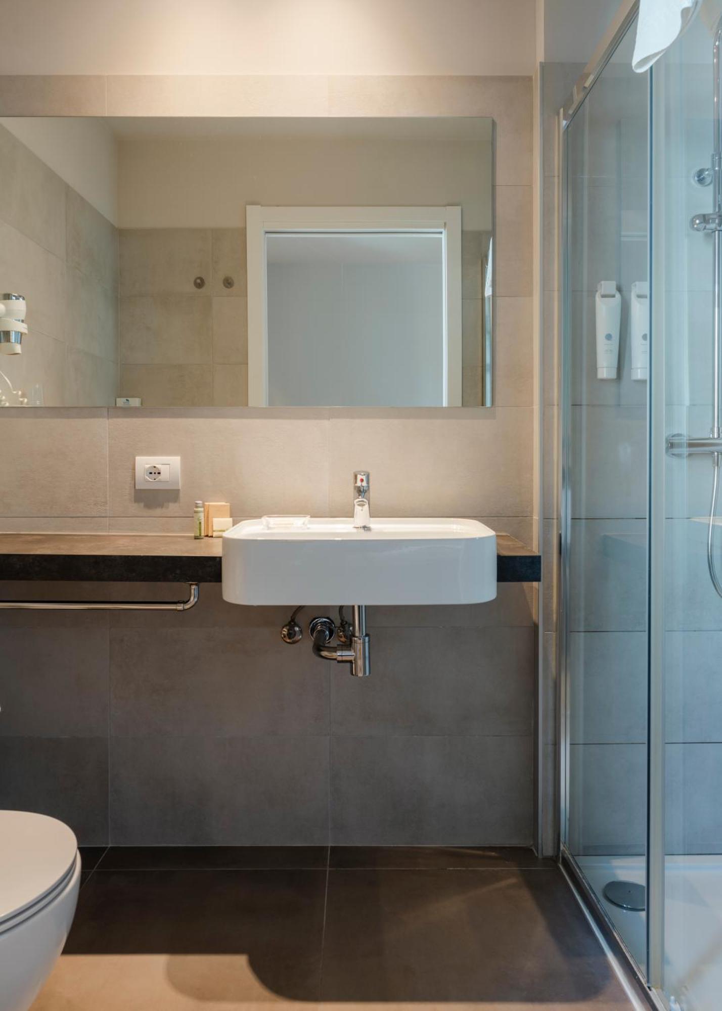 Hotel Monte Baldo E Villa Acquarone Gardone Riviera Ruang foto