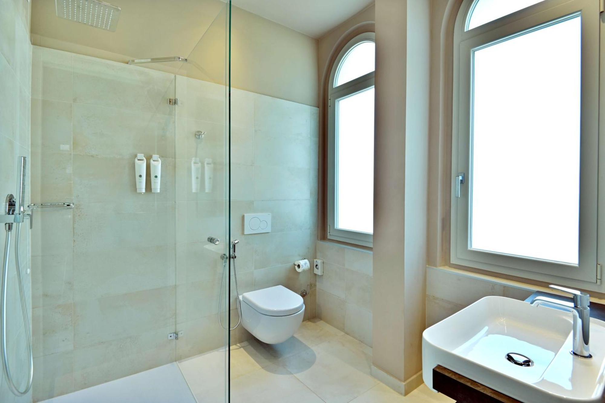 Hotel Monte Baldo E Villa Acquarone Gardone Riviera Ruang foto